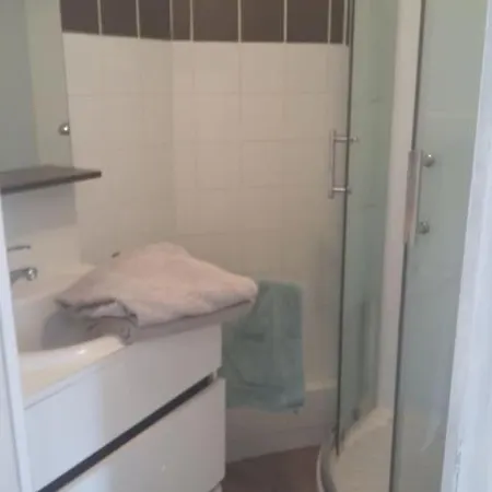 Avec 1 Lit Sur La Mezzanine, Proche Apartment